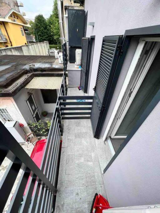 Pregevole Duplex A 1 Minuto Dalla Metro Apartment โกลเลญโญ ภายนอก รูปภาพ